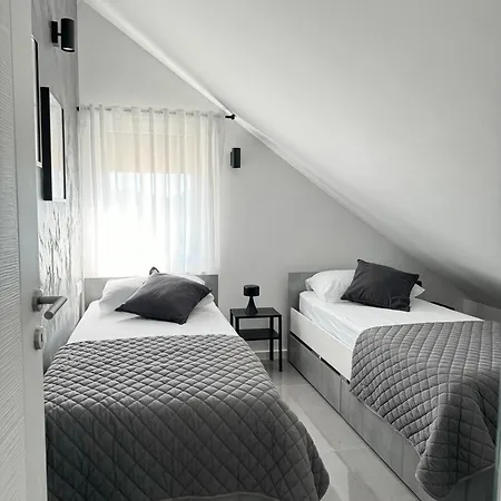 Rojena Valo דירה