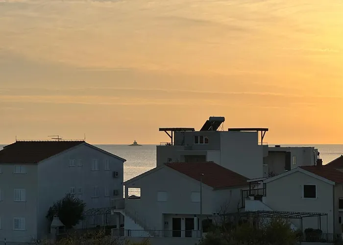 Rojena Valo Lejlighed *